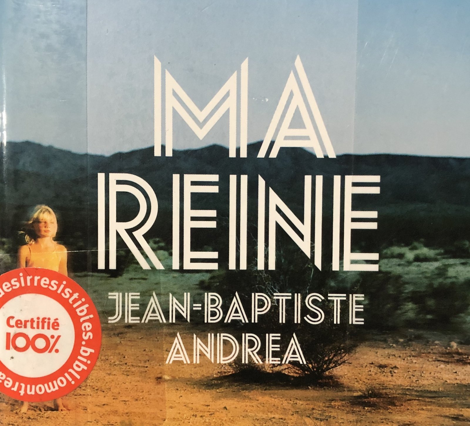 Extrait de la Couverture de Ma reine de Jean-Baptiste Andrea : une petite fille blonde dans la campagne.