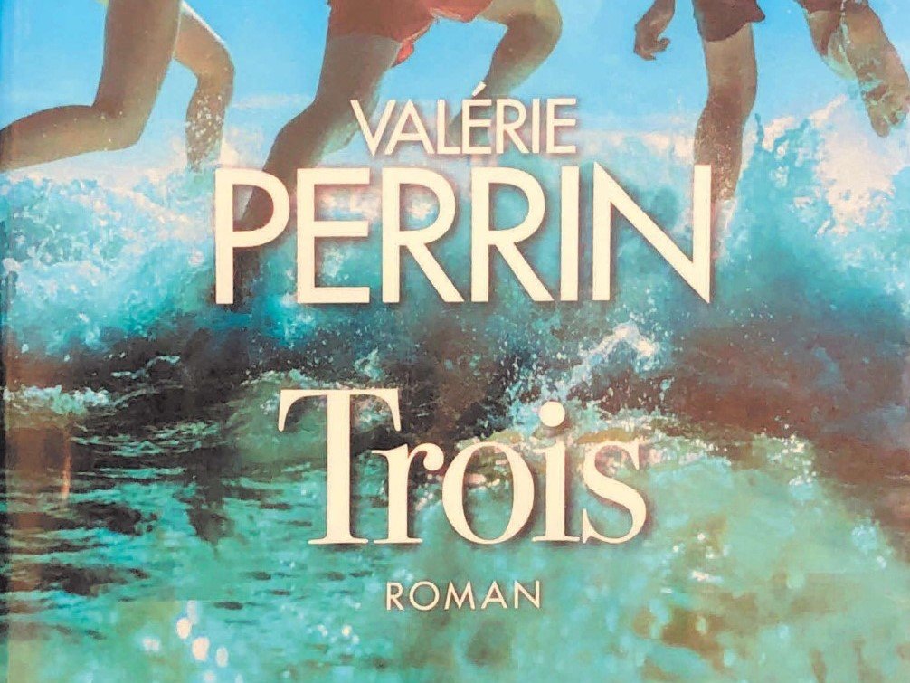 Extrait de la couverture du roman Trois écrit par Valérie Perrin