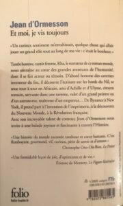 Quatrième de la Couverture de Et moi, je vis toujours, écrit par Jean d'Ormesson. Photo de l'auteur qui regarde le lecteur en souriant. Il semble désabusé.