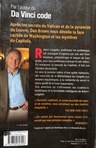 Quatrième de la Couverture de Le symbole perdu par Dan Brown : le toit du Capitole surmonté d'une clé forgée avec un symbole maçonnique sur un fond rouge