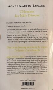 Quatrième de la Couverture de l'Homme des Mille Détours d'Agnès Martin-Lugand : un plongeur en apnée et torse nu remonte vers la surface